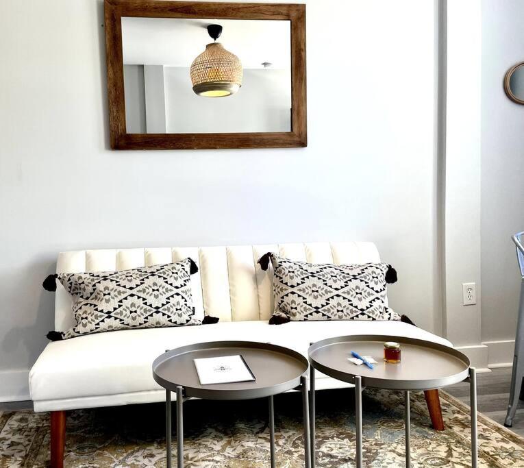 Suitetrails - WeHo House #11