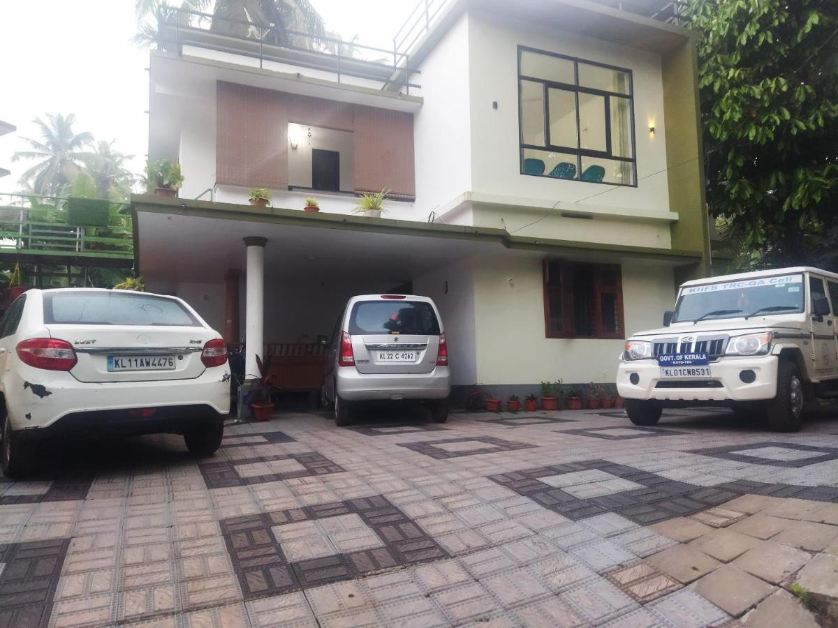 Jayuz Homestay & Foodies - Housity