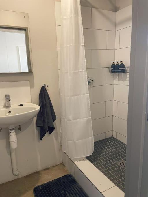 Exquisite one bedroom Maboneng apartment - Housity