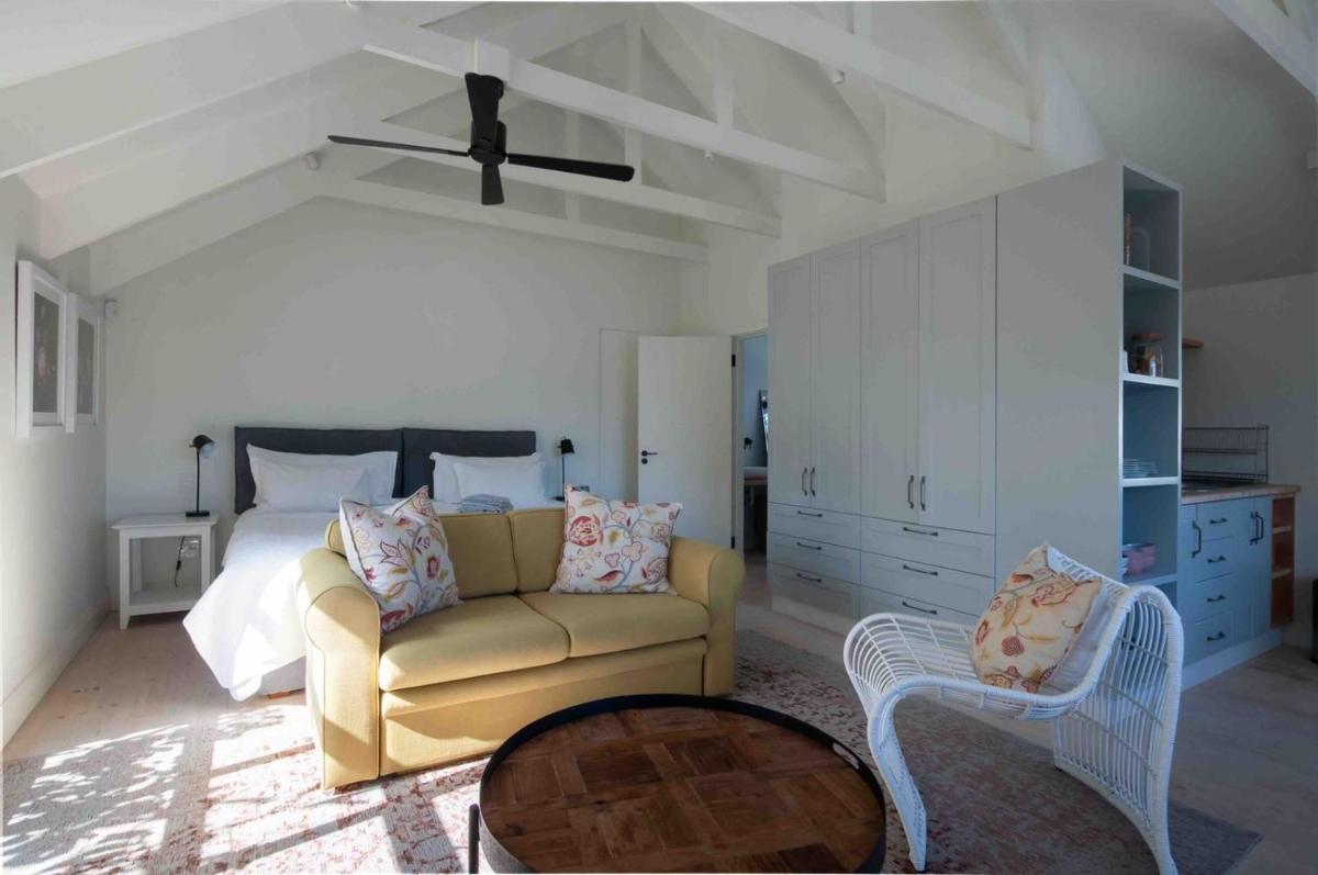 African Flame Apartment - Housity