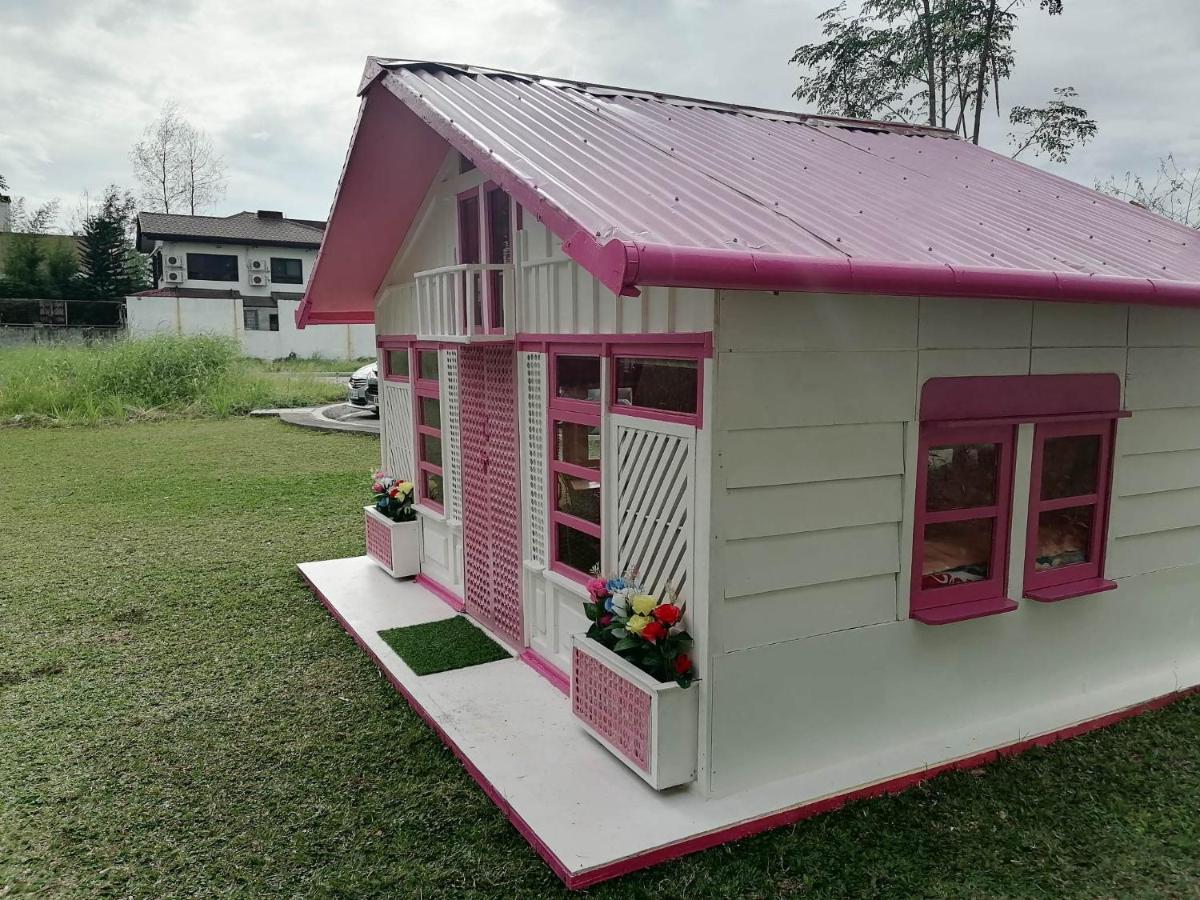 Barbie Dream House - Housity
