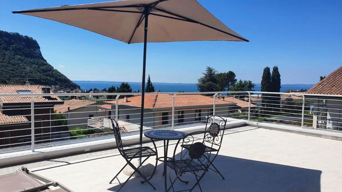 Garda view - Nuovo appartamento con solarium vista lago - Housity