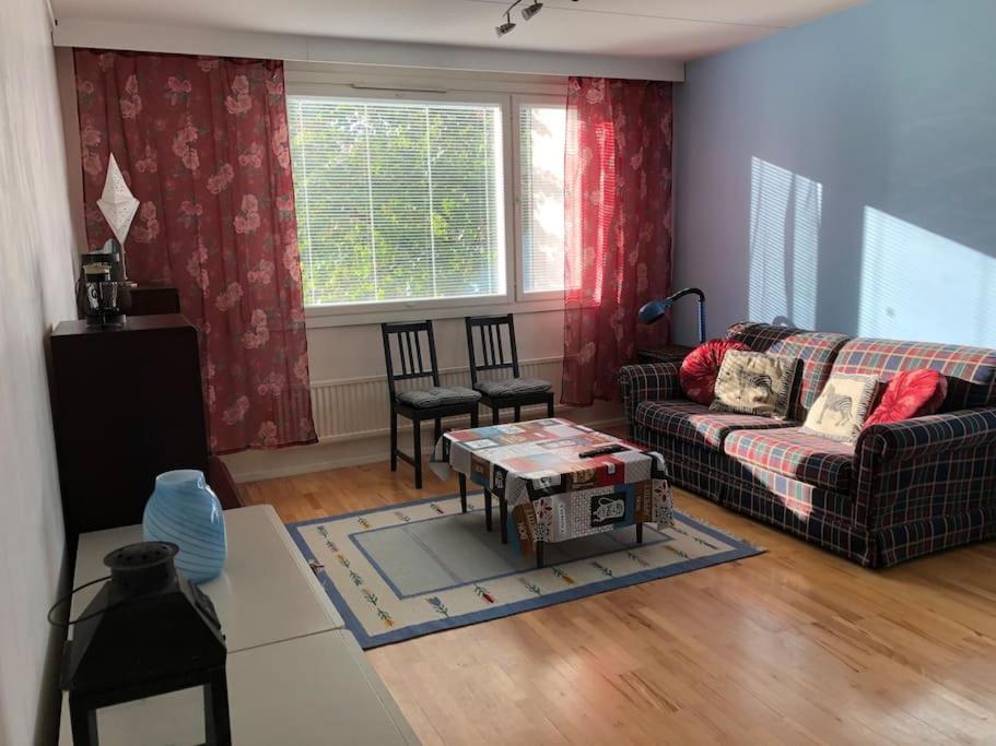 Spacious 3 room flat with balcony at City Center - Hizvo