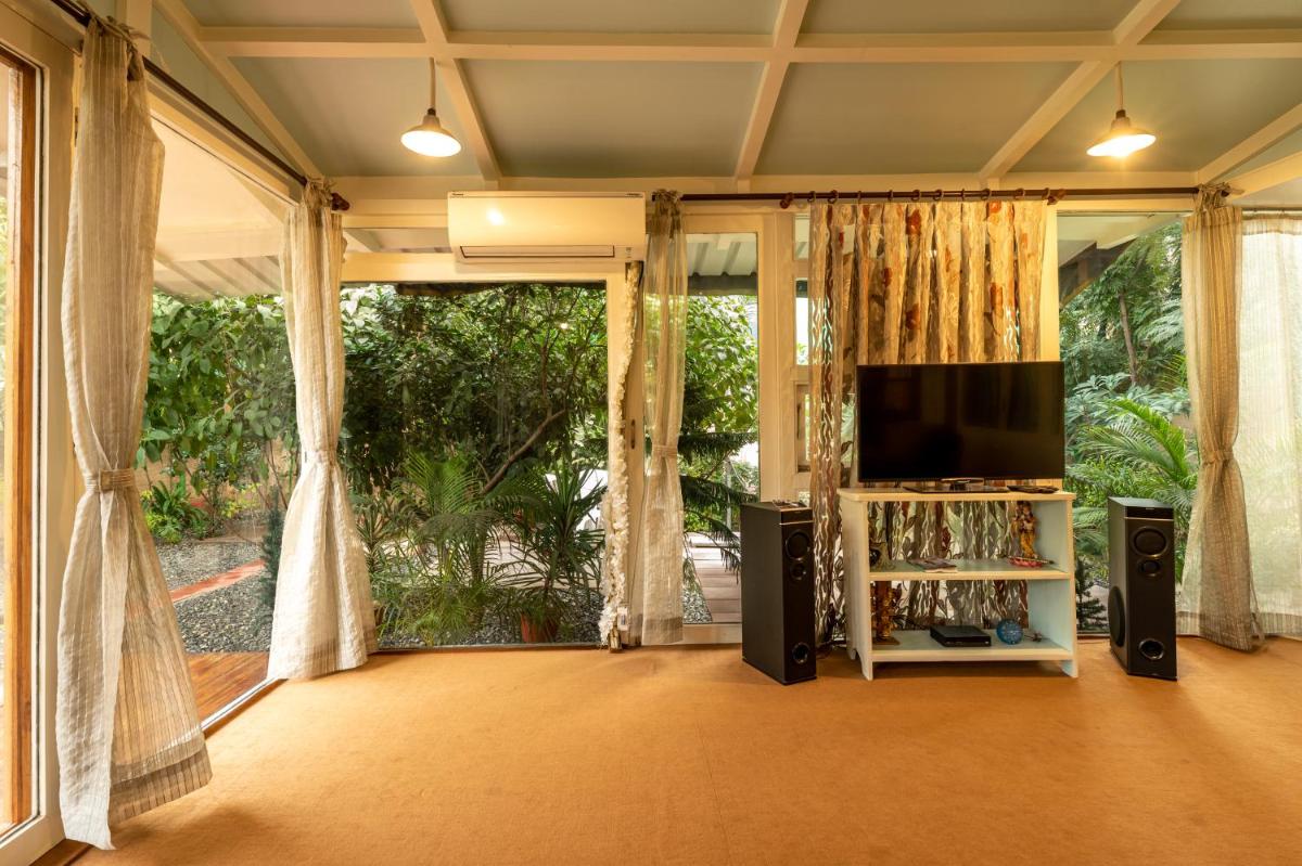 Garden Oasis by Roamhome - 2bhk w garden close to Assi Ghat - Housity