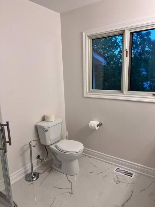 Marmora Hideaway - Lake front - Housity