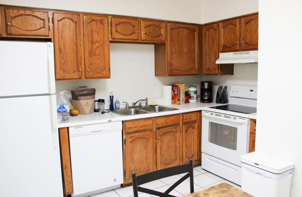 Cozy close to everything shared space!!! - Housity