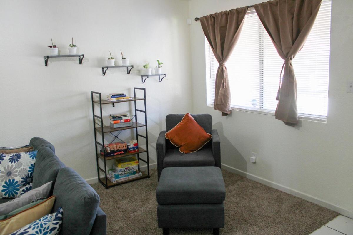 Cozy close to everything shared space!!! - Housity