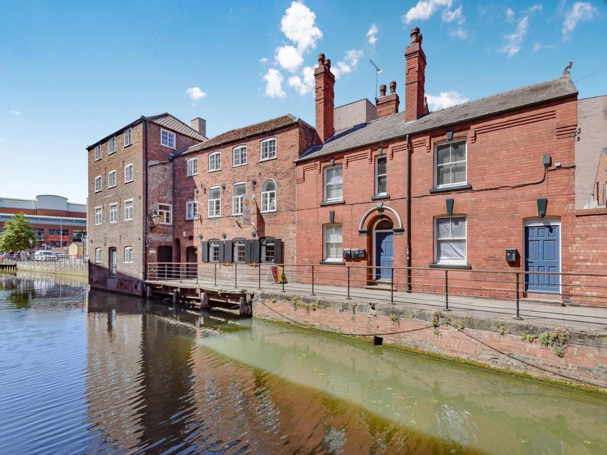 Suitetrails - Modern Apartment in Central Lincoln