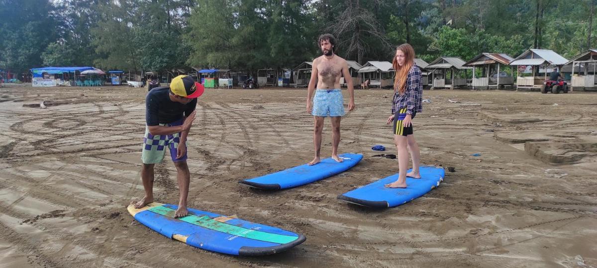 Air Manis Secret Surfcamp - Housity