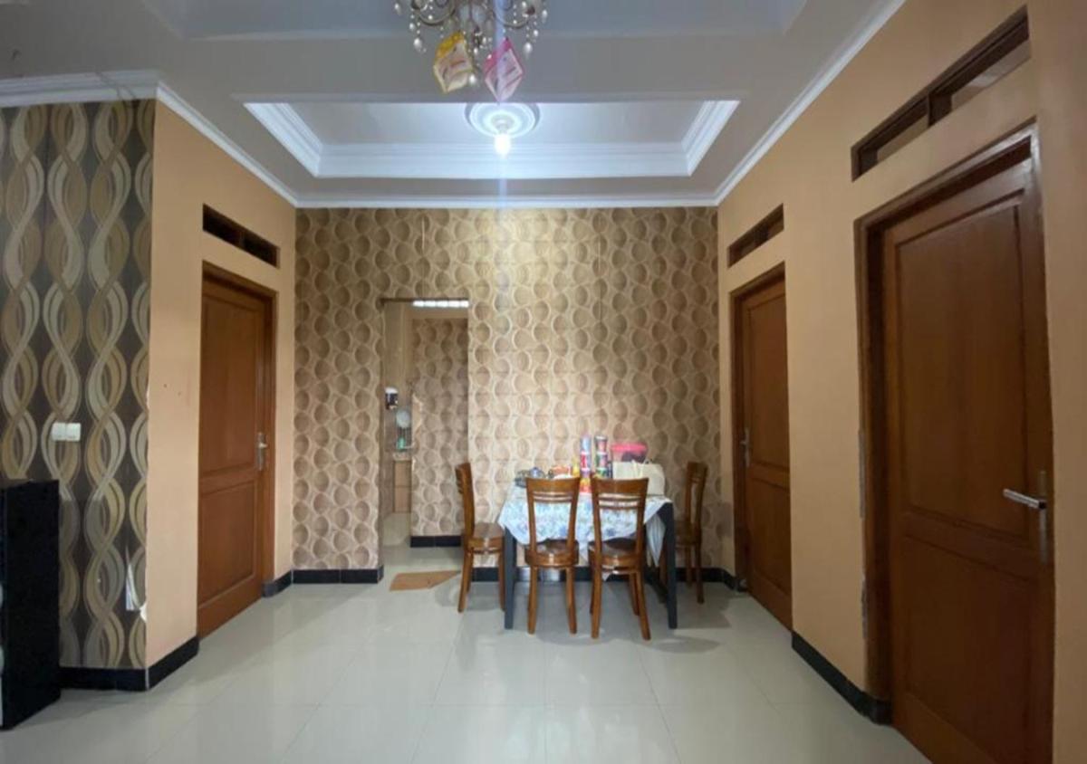 Villa Edwin Puncak - Housity
