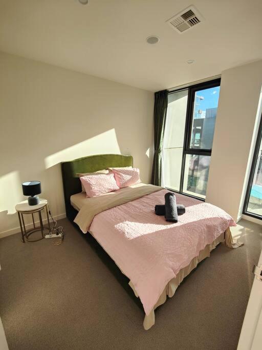 Sunny 2-Bedroom Apartment @the Heart of Canberra - Housity