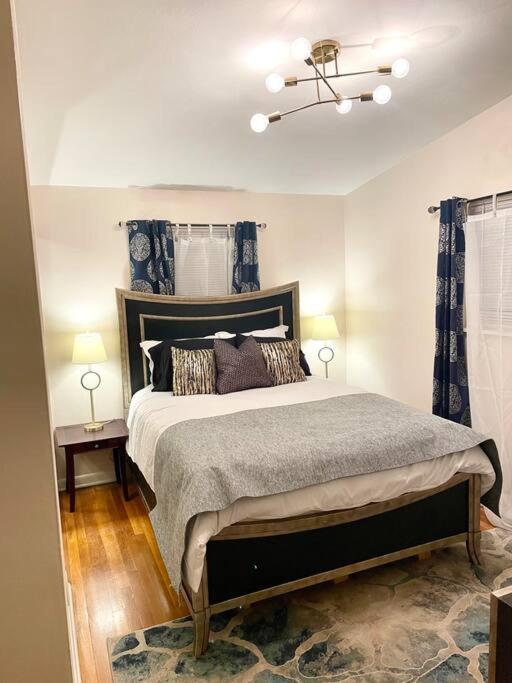 The Vintage Verde - Newly Remodeled Three Bedroom Home - Housity