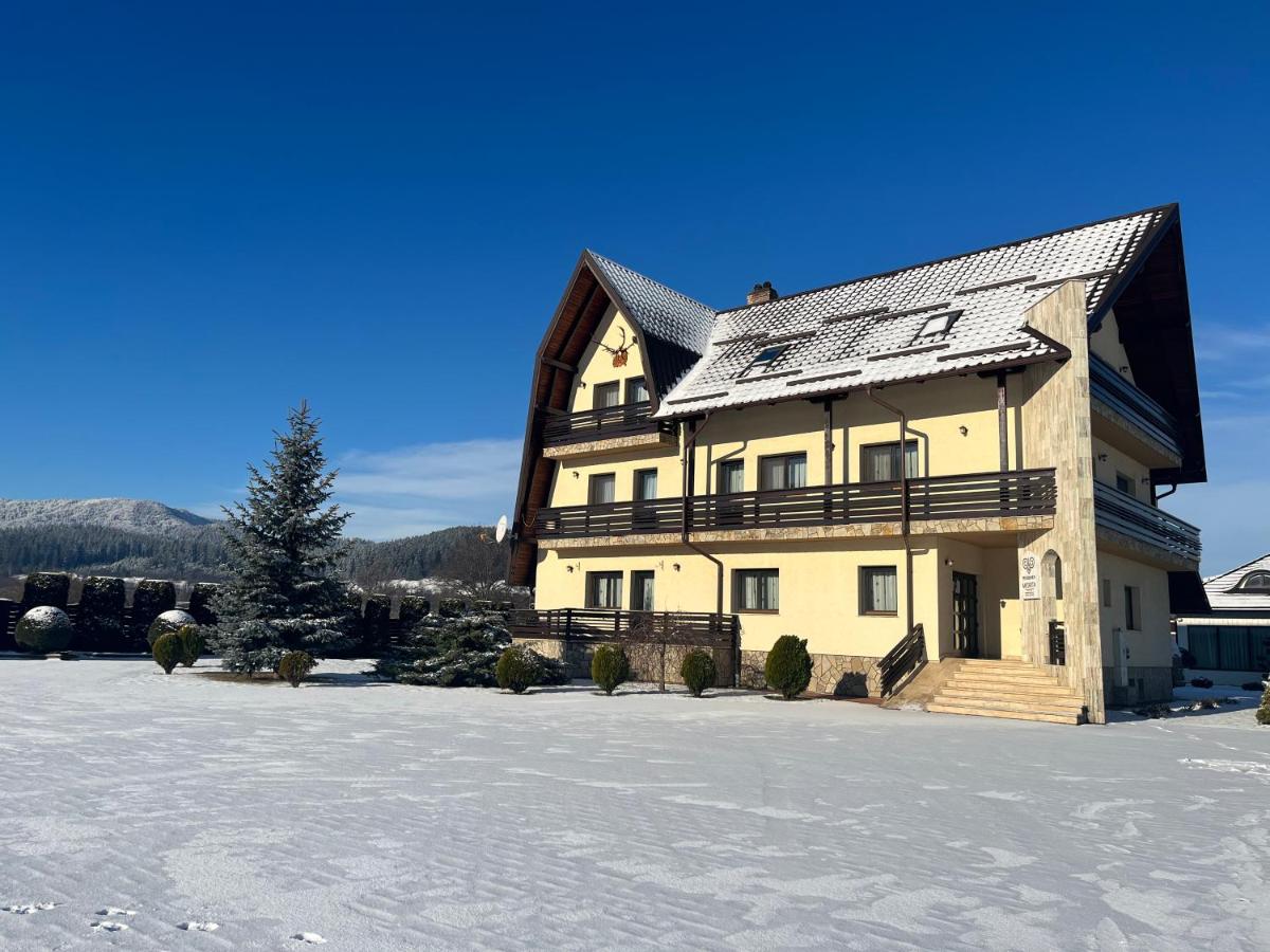 Pensiunea Miorița Putna - Housity
