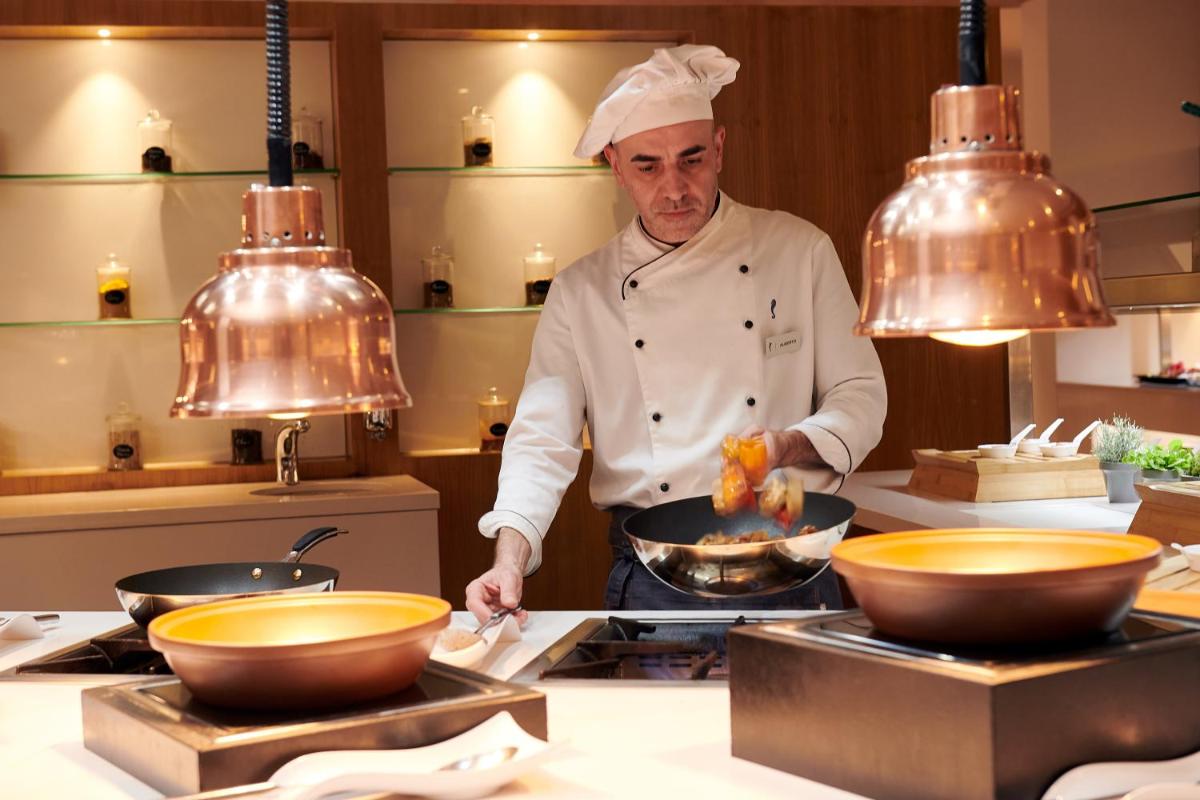 Comida en o cerca de este hotel