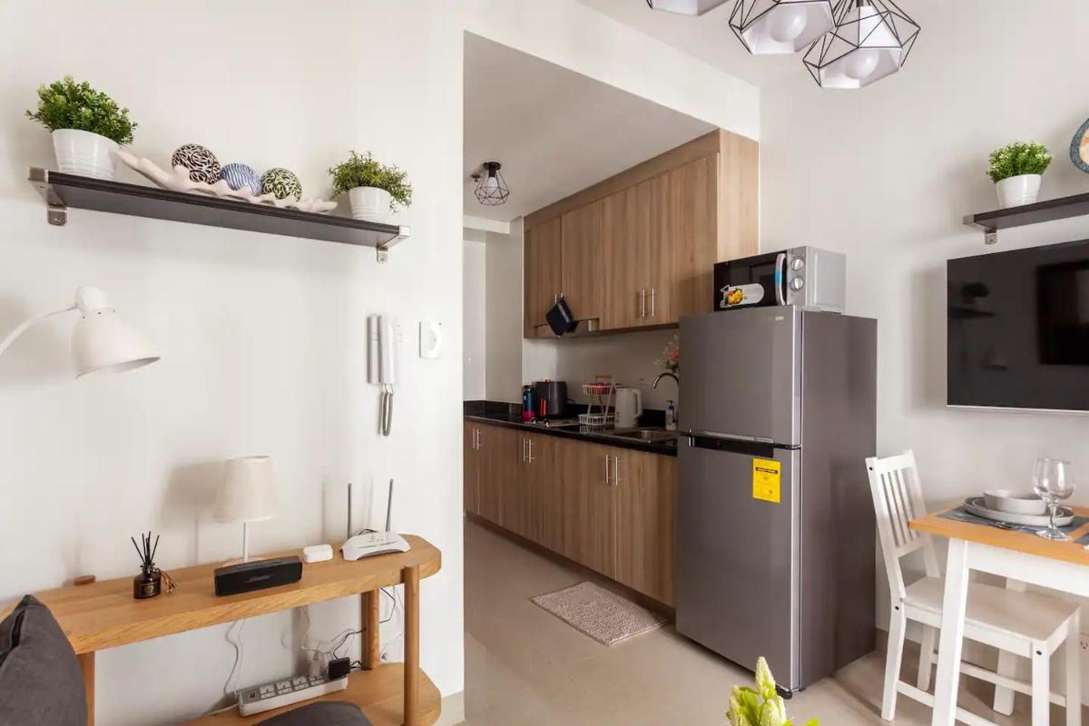 Shore 2 Apartment with Balcony - Hizvo