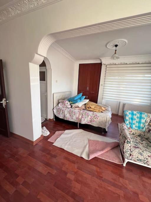 Şehir Manzaralı Büyük Bahçeli Villa - Housity