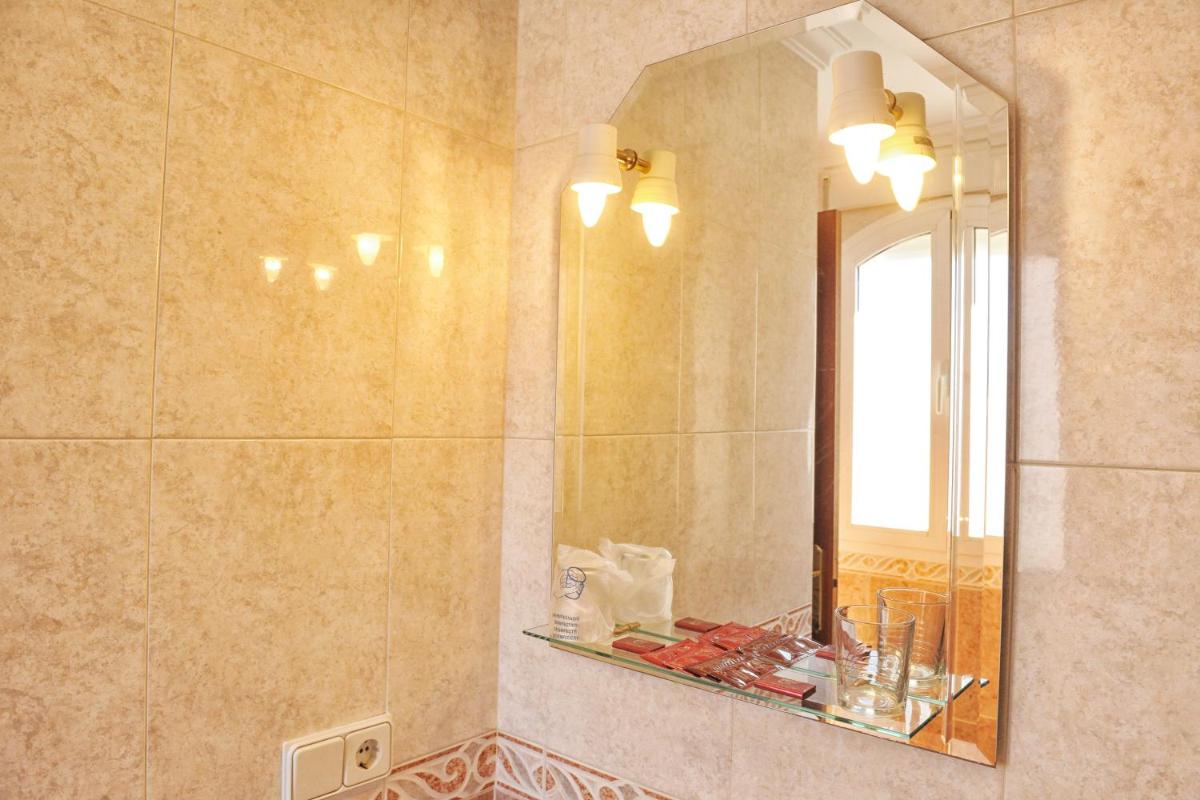 Hostal Puerto Lepe - Housity