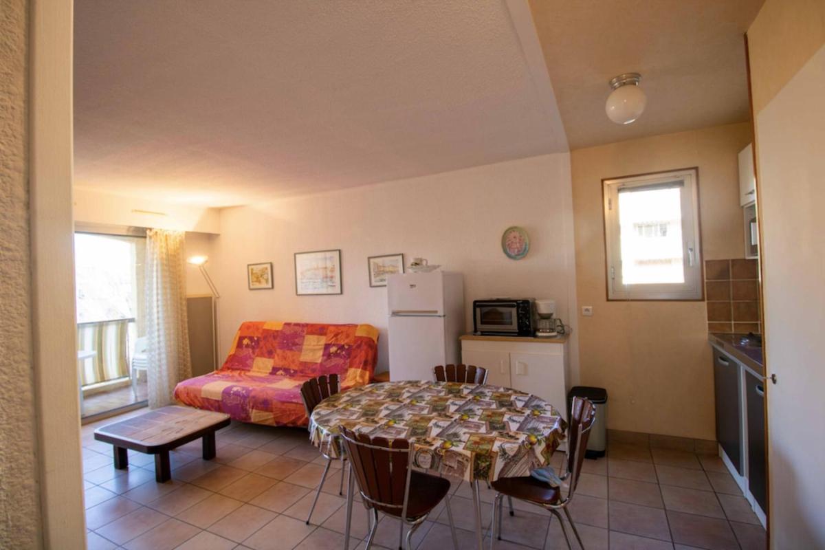 Nice 45m with terrace in Fréjus - Housity