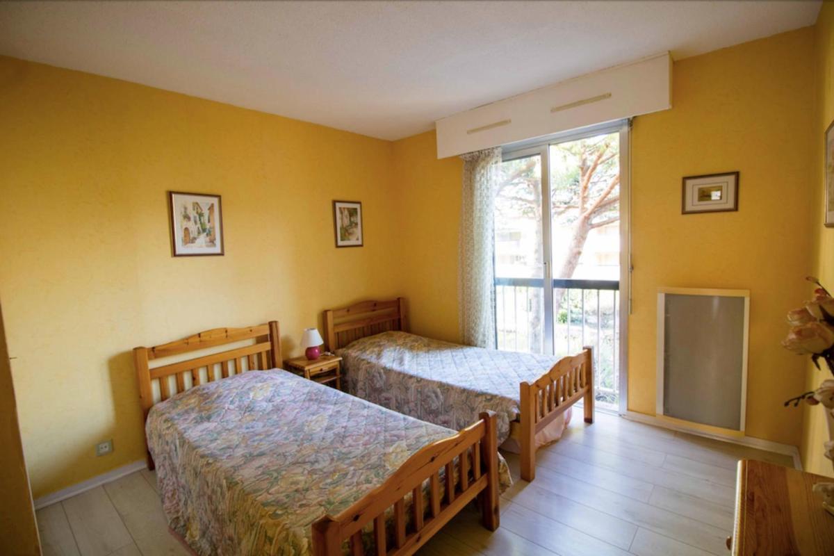 Nice 45m with terrace in Fréjus - Housity