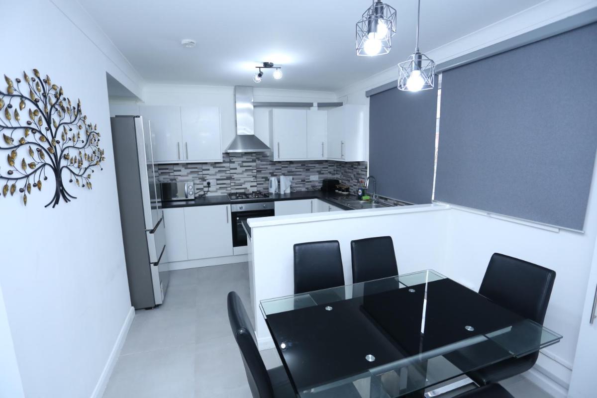 Abbeywood Station House London - Housity