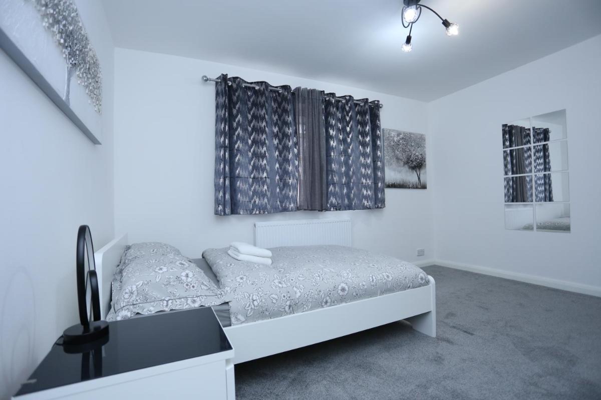 Abbeywood Station House London - Housity