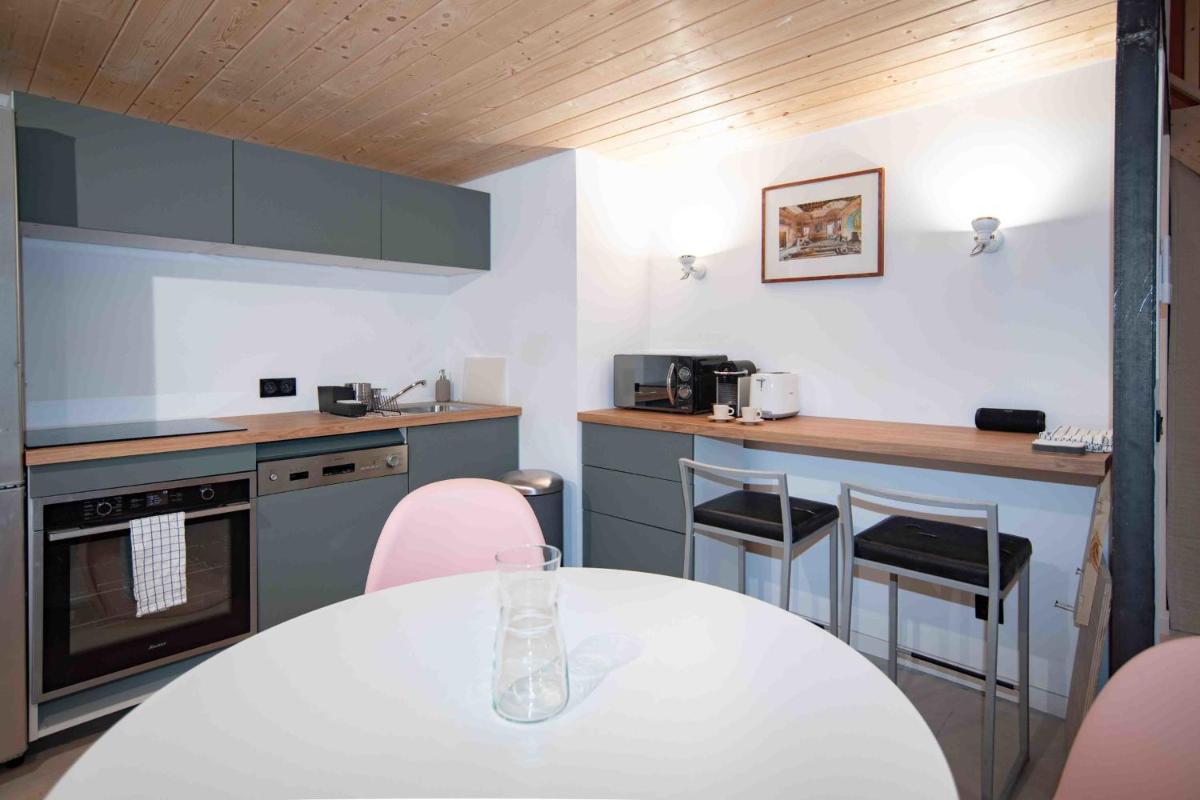 Apartment with mezzanine near the train station - Housity