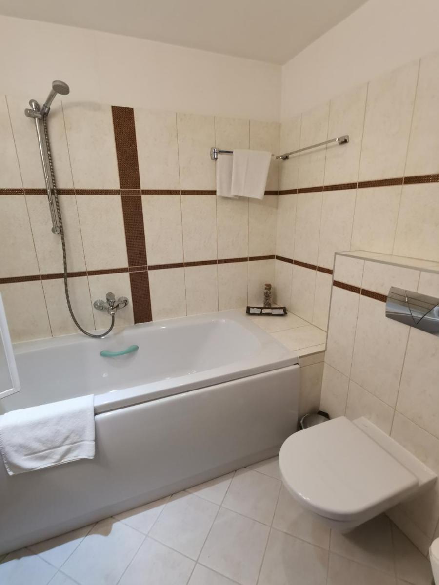 LAS VEGAS ROOMS - Housity