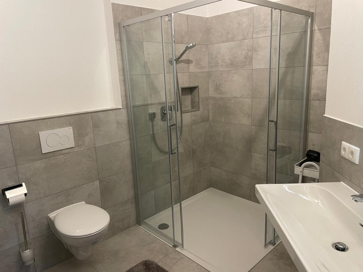 Neue DG-Wohnung,riesen Balkon,Aufzug,Parkplatz,NETFLIX - Housity