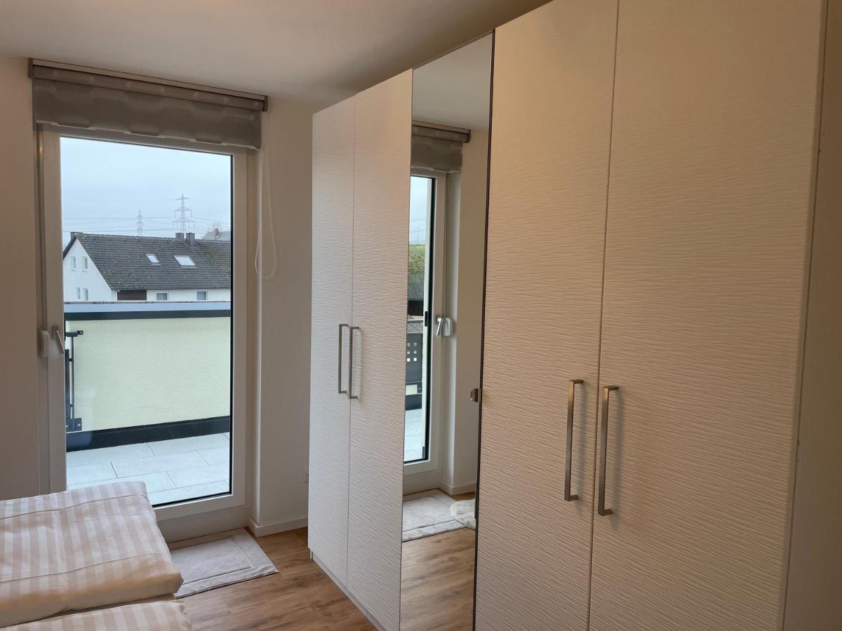 Neue DG-Wohnung,riesen Balkon,Aufzug,Parkplatz,NETFLIX - Housity