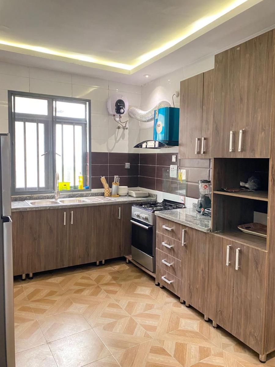 3 Bedroom Comfy Apartment - Housity