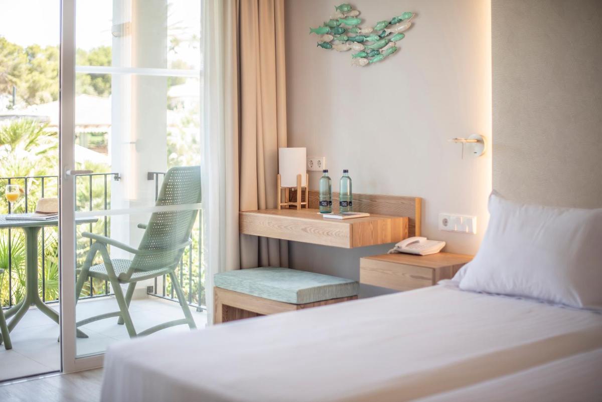 Cama o camas de una habitación en Blau Colònia Sant Jordi