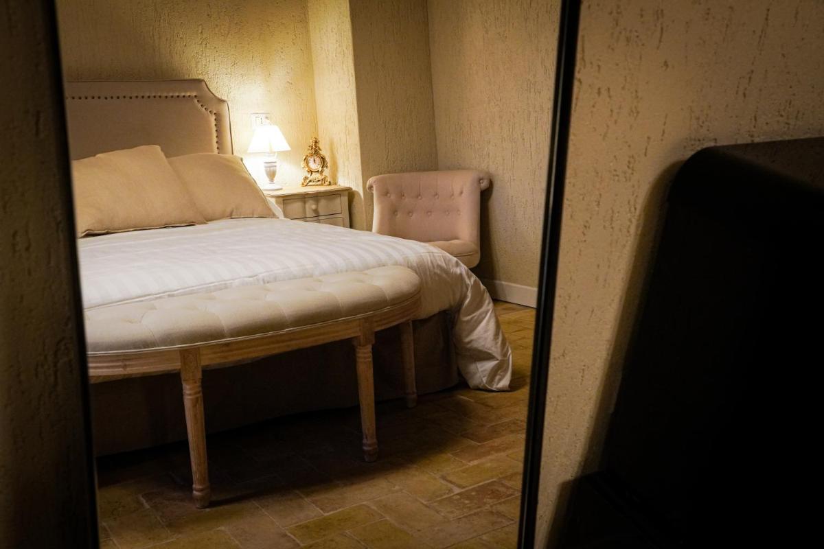 1870 Bed & Breakfast - Housity