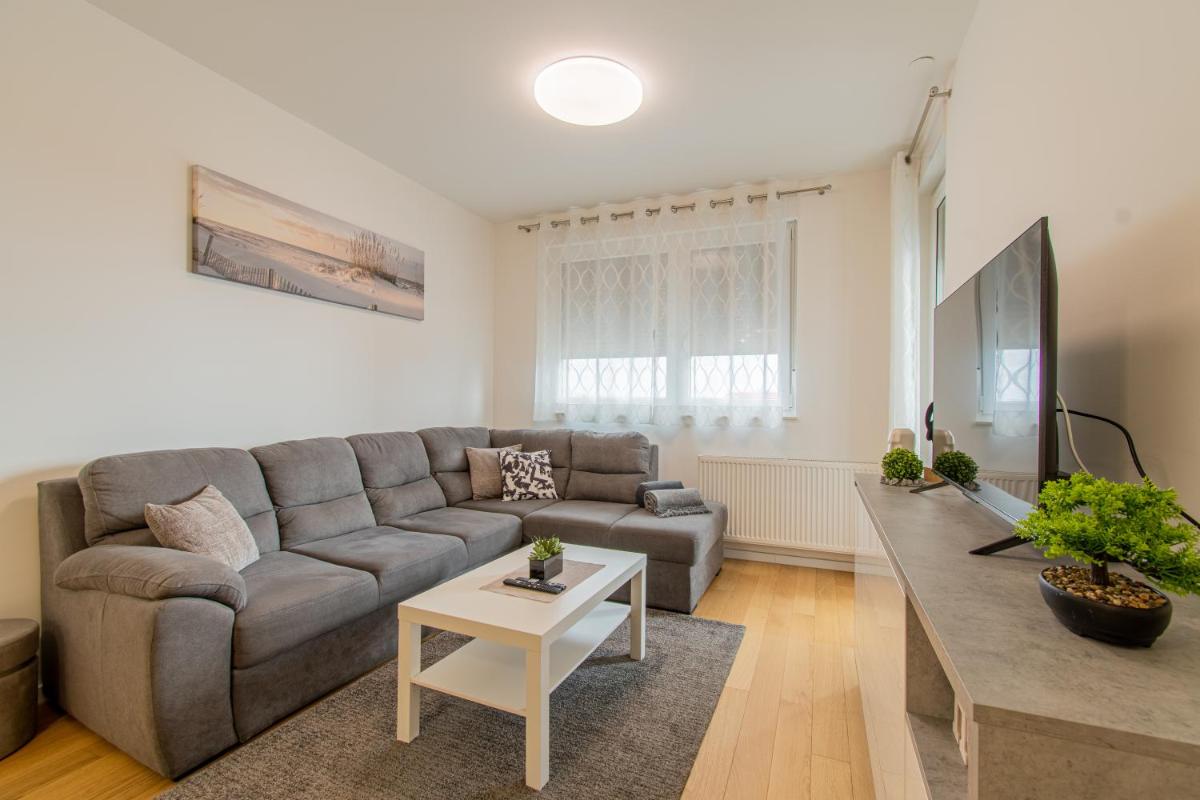 Flexible SelfCheckIns 42 - Zagreb - Luxury - Garage Parking - Loggia - Brand New - Housity