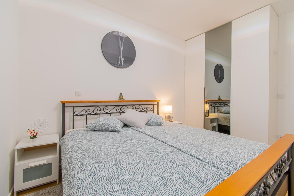 Suitetrails - Flexible SelfCheckIns 42 - Zagreb - Luxury - Garage Parking - Loggia - Brand New