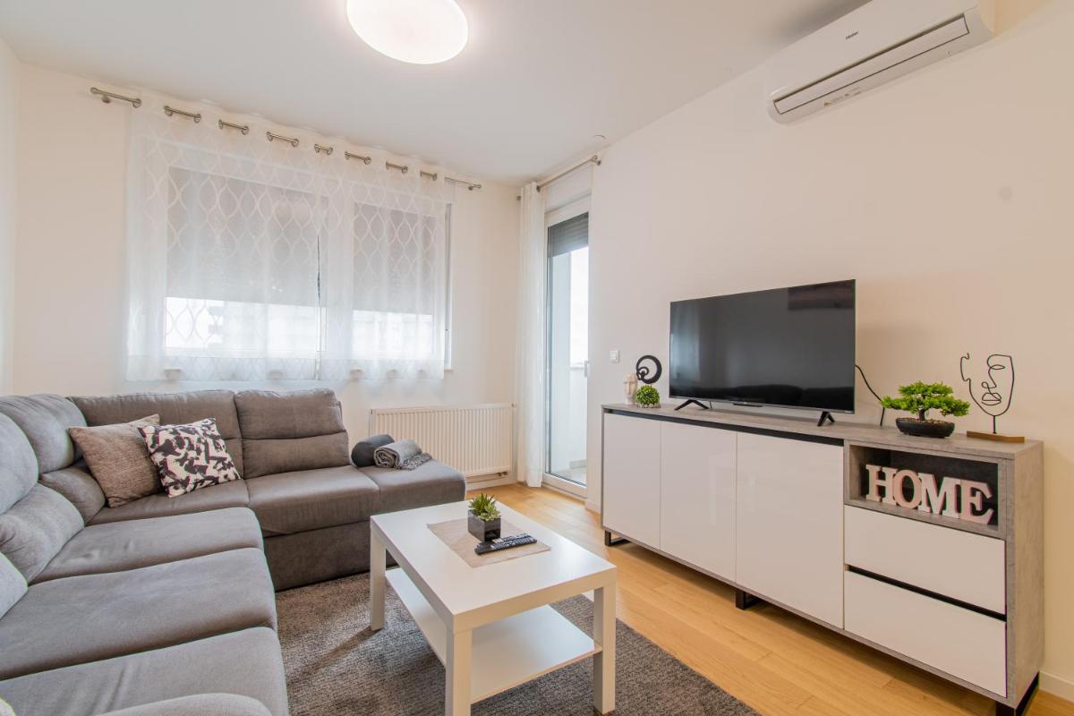 Suitetrails - Flexible SelfCheckIns 42 - Zagreb - Luxury - Garage Parking - Loggia - Brand New