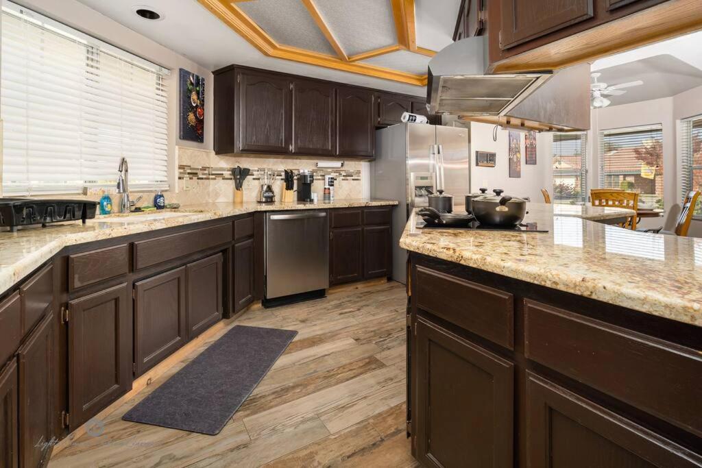 Happy Deluxe Family Home Away From Home - Housity