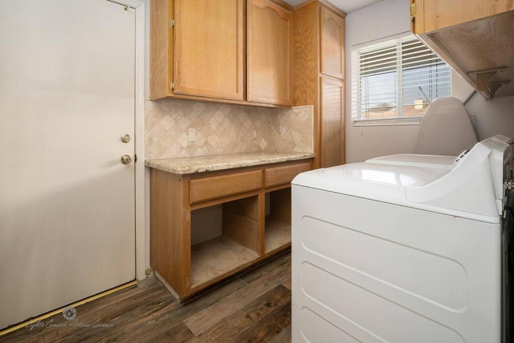 Happy Deluxe Family Home Away From Home - Housity