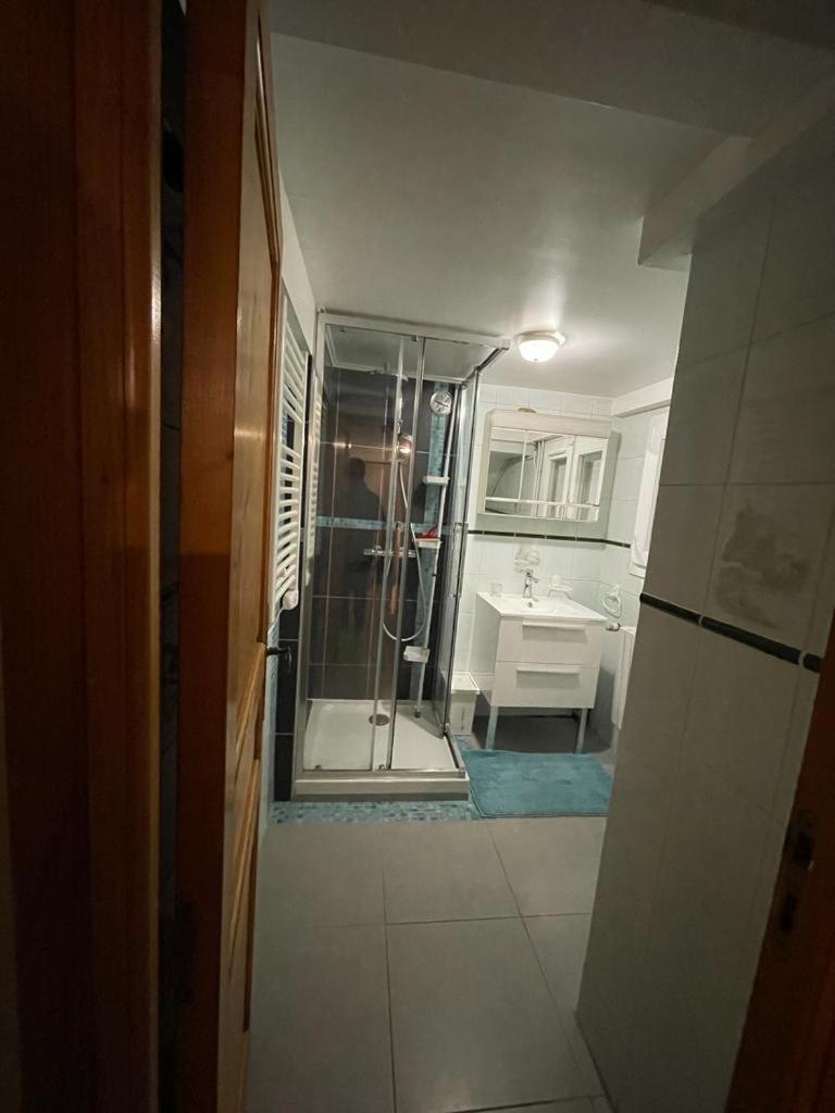 Superbe maison calme à Bagneux, Options Clim et Parking, lave-linge - Housity