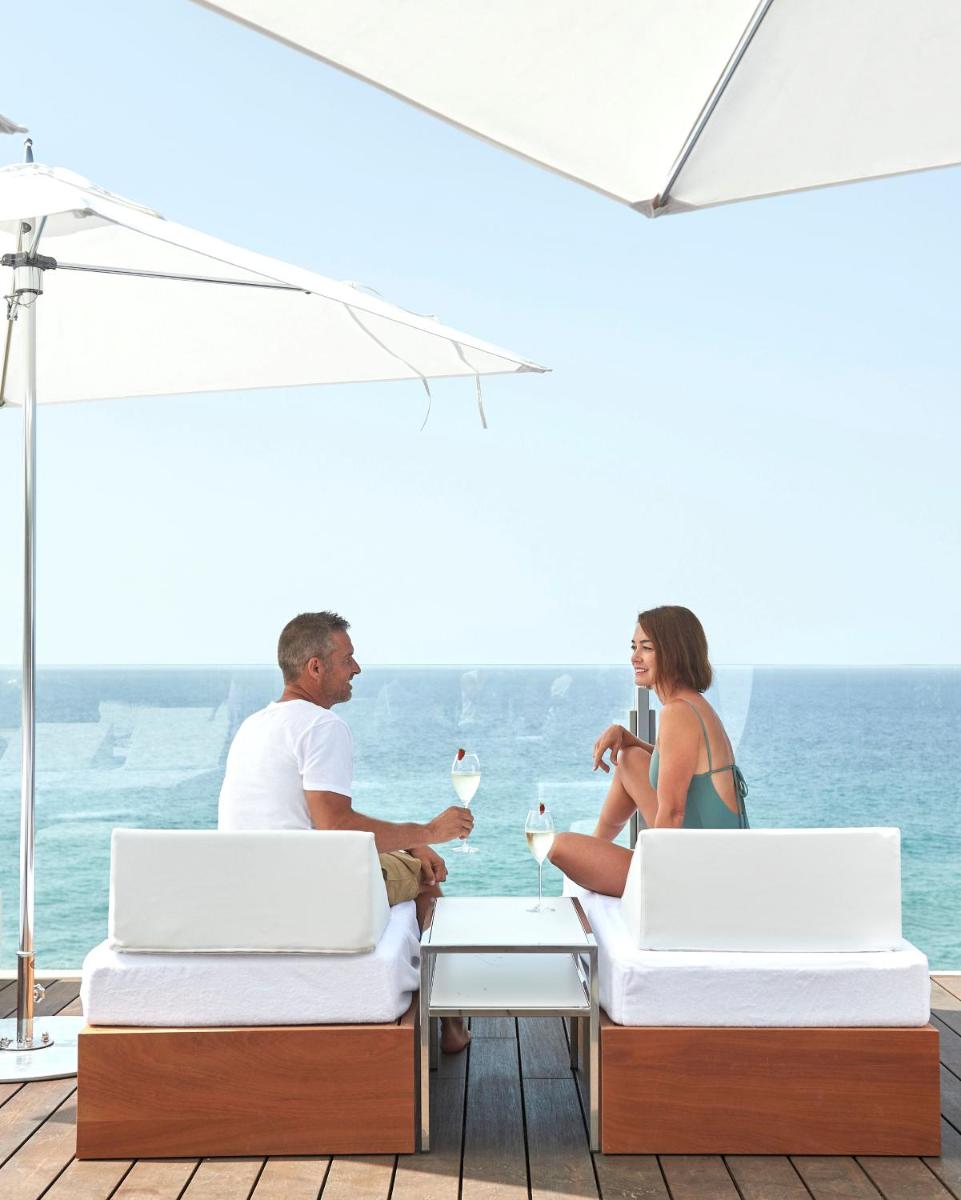 Clientes alojados en Hotel Faro, a Lopesan Collection Hotel - Adults Only