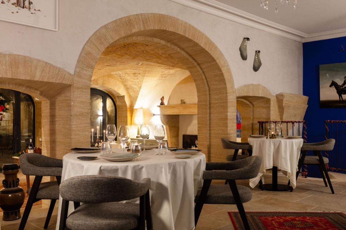 Coin salon dans l'établissement Château de Collias
