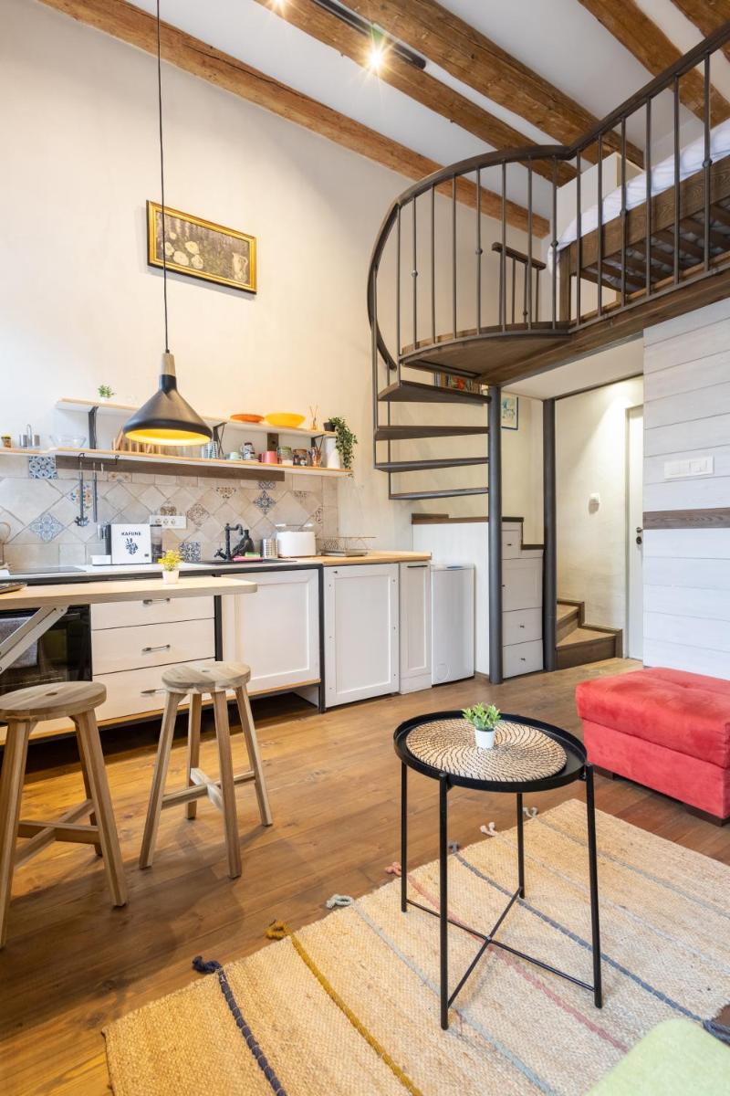 Old Port Riverside Apartments in City Center - Housity