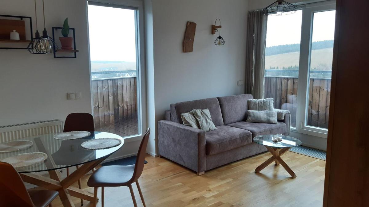 Mezonetový apartmán se dvéma balkóny a výhledem - Housity