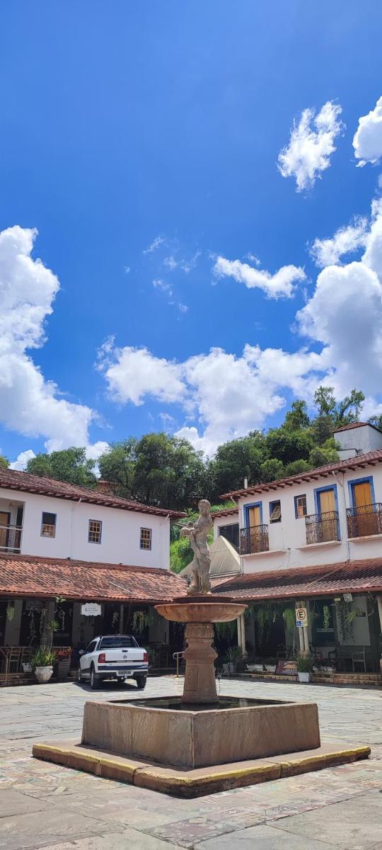 Pousada Santo Antônio 400m da Maria Fumaça segundo andar - Housity