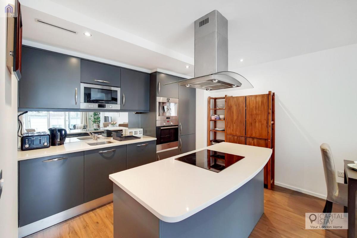 Fully Serviced Two Bed Apartment by ExCeL & O2 - Housity