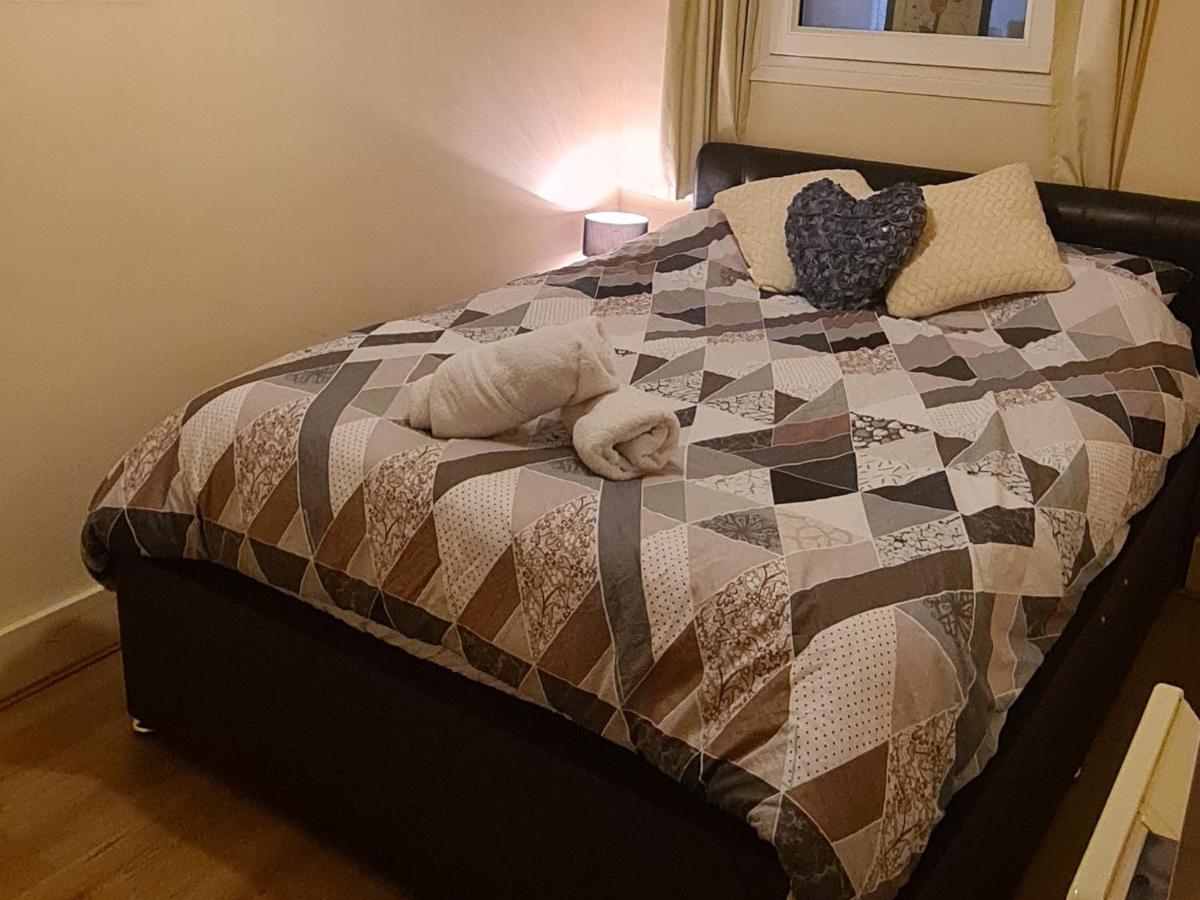 City Centre 2 bed apartment opposite Utilita Arena Birmingham with free parking - Housity