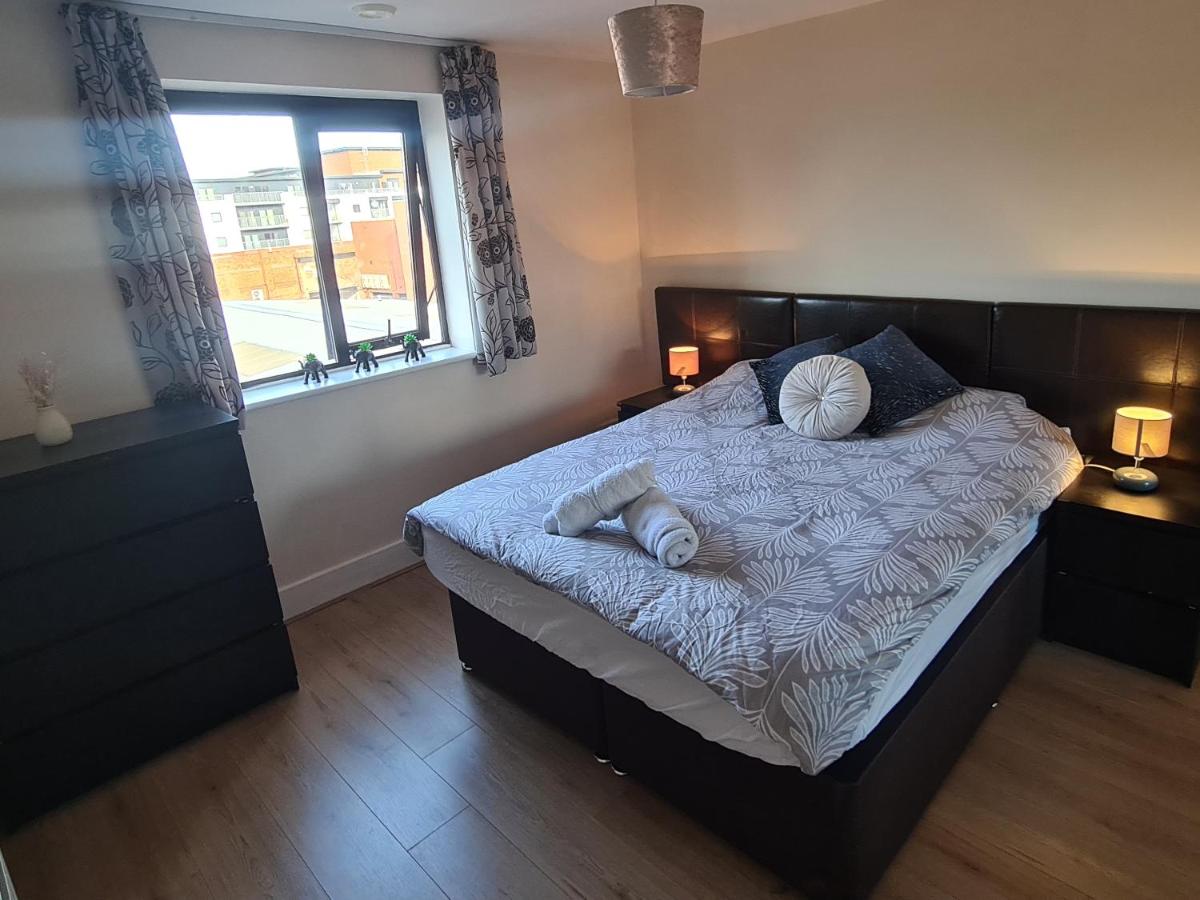 City Centre 2 bed apartment opposite Utilita Arena Birmingham with free parking - Housity