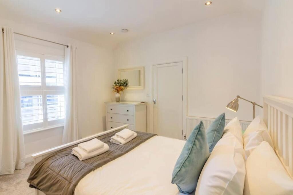 Newly Refurbished Traditional Cottage Blackrock - Housity
