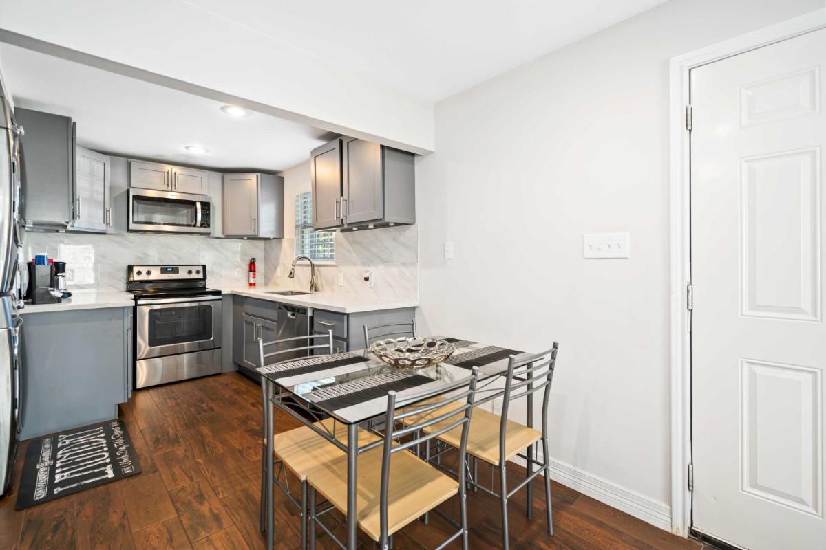 Stunning & Vibrant APT 7 Min From TX Med Center - Housity