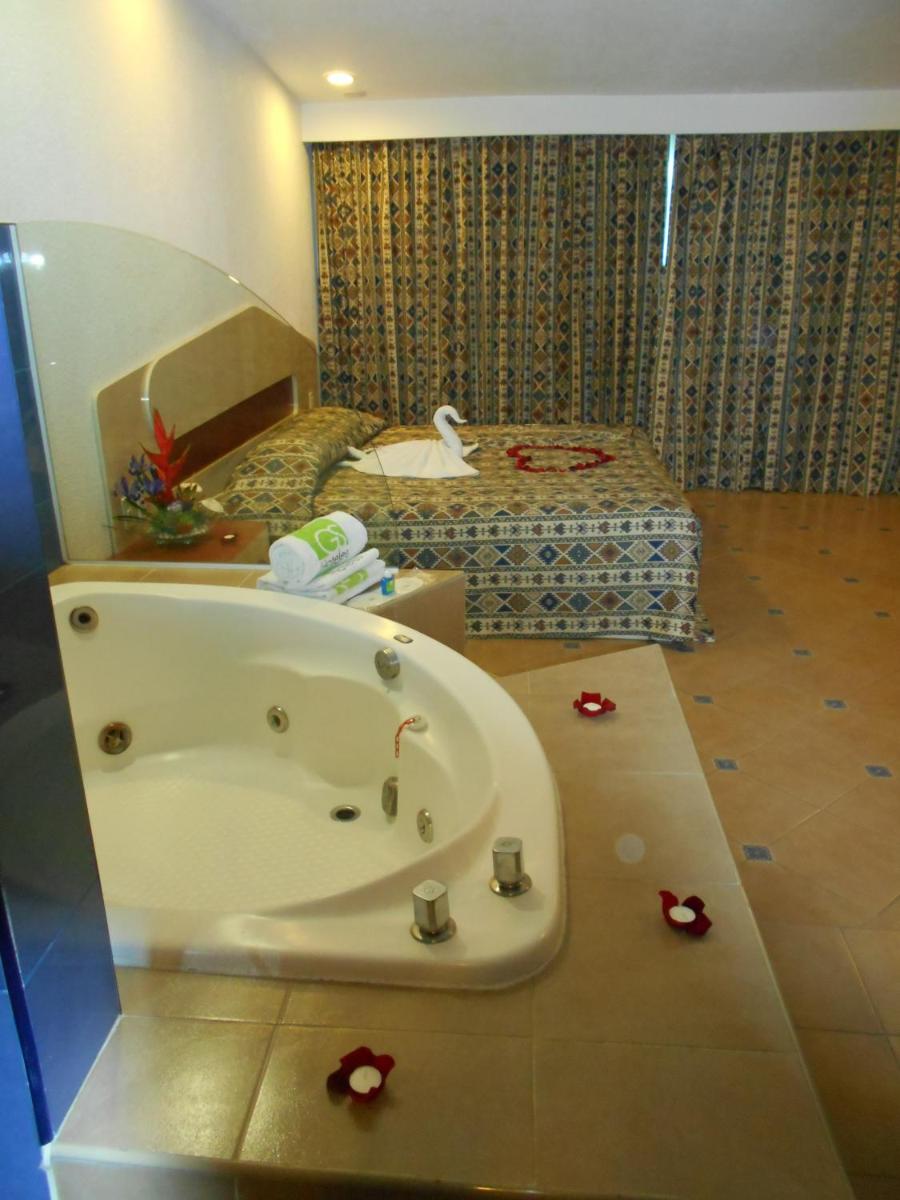 GS Cuernavaca Drive Inn - Adults Only - Housity
