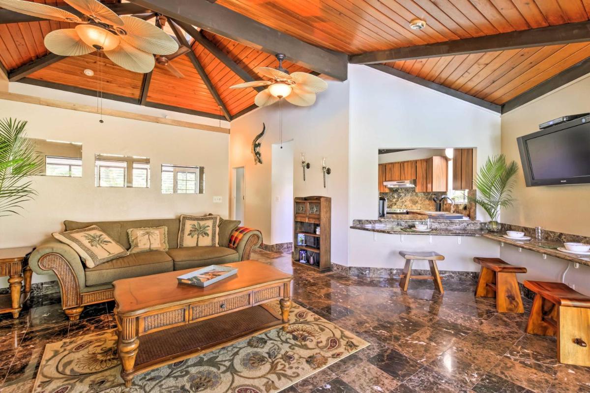 Kailua-Kona Home with Tiki Bar - Walk to Beach! - Housity